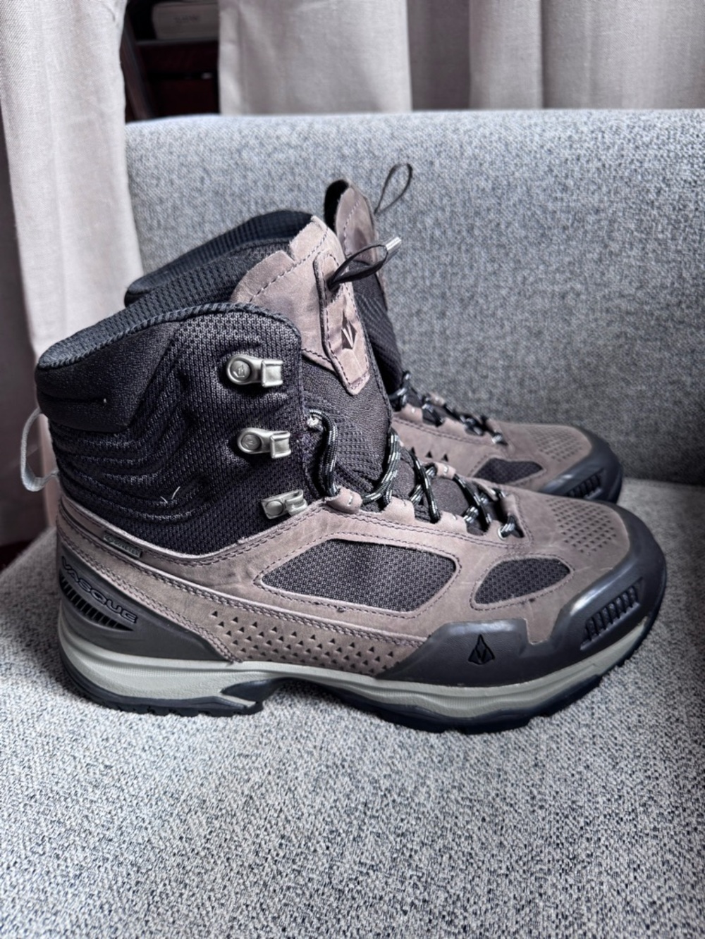 NEW Vasque Men’s Hiking Boots with Vibram soles